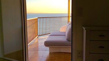 3 bedrooms, iron/ironing board, travel crib, free WiFi