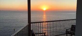 Salou trÚs bel appart climatisé 1Úre ligne mer , wifi, accÚs direct mer, Garage