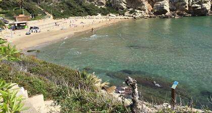 Salou very beautiful air conditioned apartment 1st line sea, wifi, direct sea access, Garage