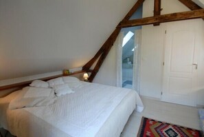 2 bedrooms, iron/ironing board, WiFi, bed sheets - La Villa Flore, Charming thatched cottage 330 m from the sea, 6 km from Étretat! (Saint-Jouin-Bruneval)