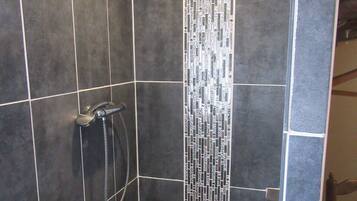 Douche, sĂšche-cheveux