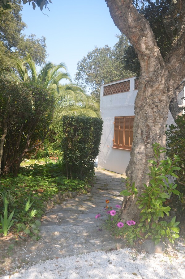 Property grounds - Seaside and very quiet, ground floor villa renovated 6 people 90 m2 in beautiful garden (Fréjus)