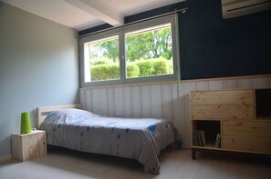 3 bedrooms, iron/ironing board - Seaside and very quiet, ground floor villa renovated 6 people 90 m2 in beautiful garden (Fréjus)