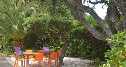 Bord de mer et trÚs calme, RDC villa rénovée 6 personnes 90 m2 dans beau jardin