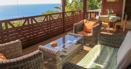 House in Saint-Leu with terrace, panoramic ocean view, 1km from beaches