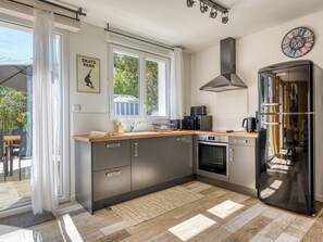 Køleskab, mikrobølgeovn, ovn, kogeplade