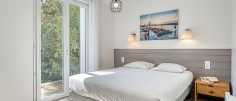 2 bedrooms, iron/ironing board, travel cot, WiFi