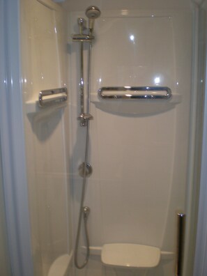 Combined shower/tub, hair dryer, towels, toilet paper - Grand gîte côte d'Opale (Verton)