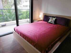 3 bedrooms, in-room safe, iron/ironing board, WiFi - CONTEMPORARY VILLA IN CANNES  (Cannes)