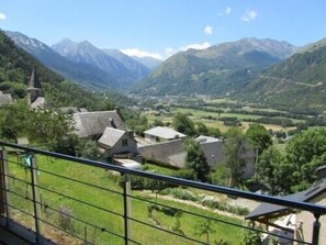 Property grounds - LE GRAND CHALET WITH SPA AND SAUNA near Saint Lary Soulan (Camparan)