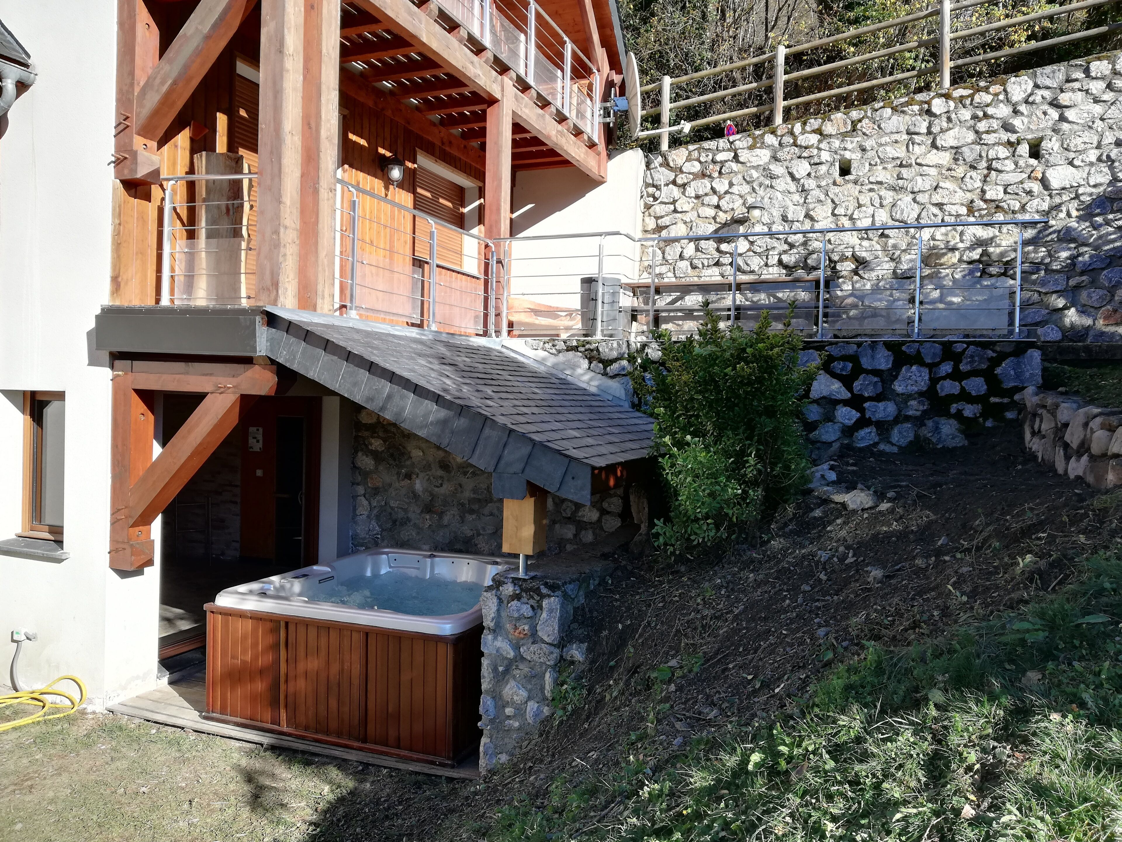 Bañera de hidromasaje al aire libre