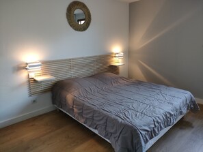 5 chambres, fer et planche à repasser, accès au Wi-Fi (inclus)