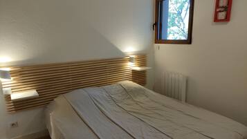 5 bedrooms, iron/ironing board, free WiFi