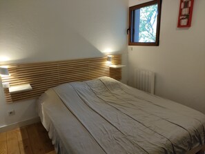 5 bedrooms, iron/ironing board, free WiFi