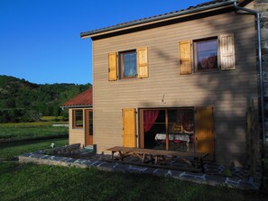 المنشأة من الخارج