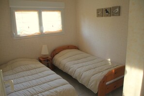 2 bedrooms, iron/ironing board, free WiFi