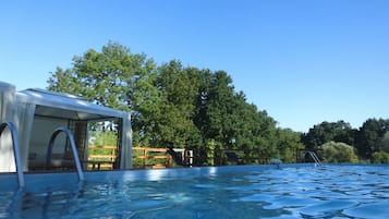 Piscine extérieure, piscine chauffée