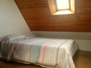 2 soverom, strykejern/-brett, reiseseng for barn og wi-fi