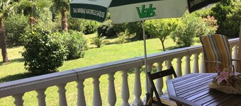 THUEYTS house located in a large plot with oleanders and palm trees