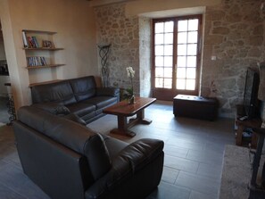 TV, fireplace, DVD player, table tennis