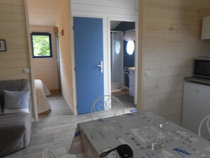 1 bedroom, desk, iron/ironing board, free WiFi