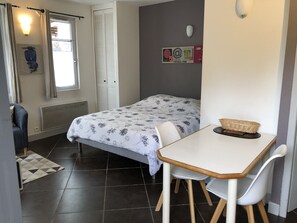 Iron/ironing board, WiFi