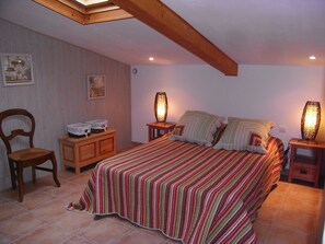 5 Schlafzimmer, Bügeleisen/Bügelbrett, WLAN