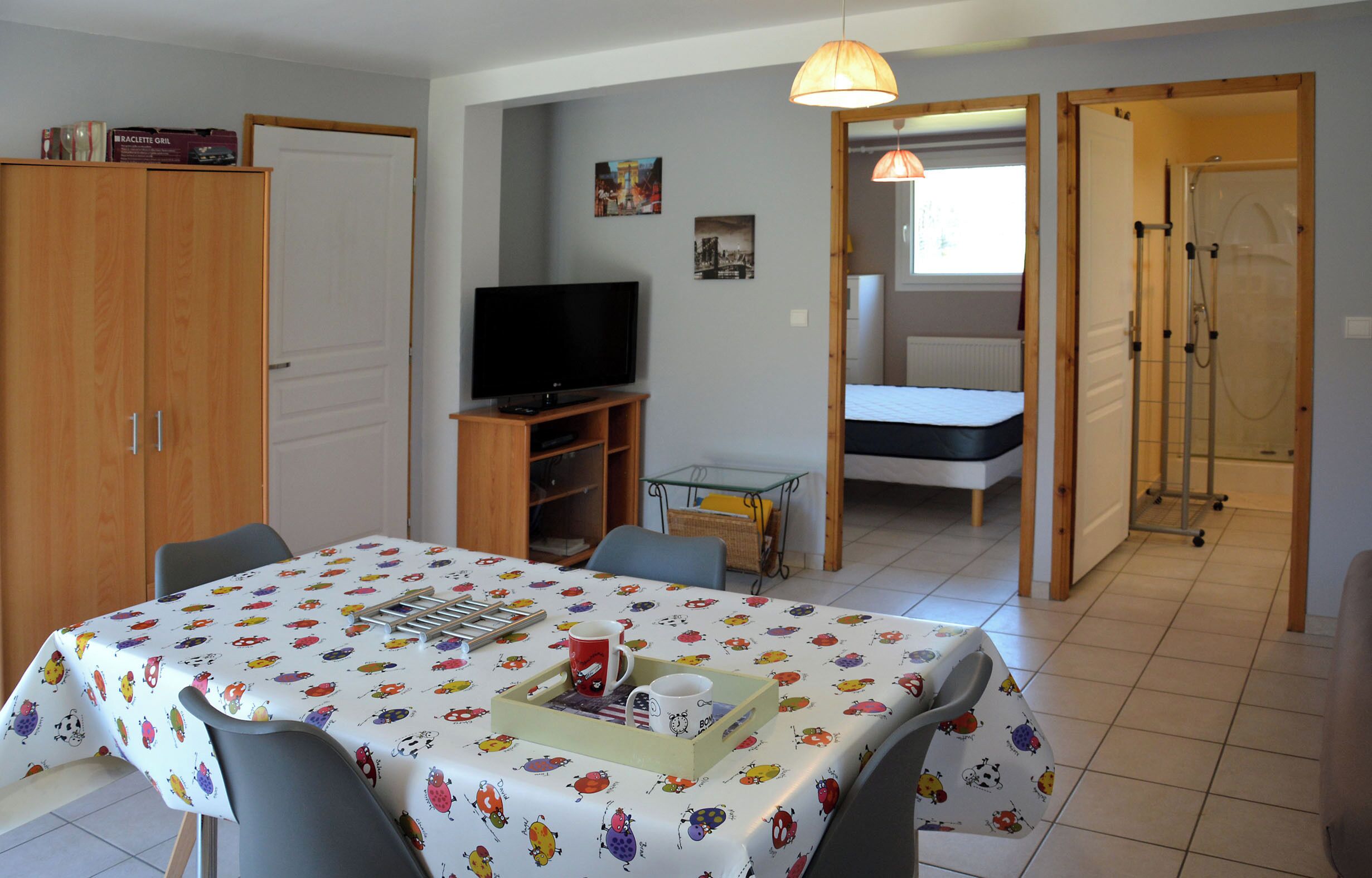 1 habitación, tabla de planchar con plancha y wifi gratis 