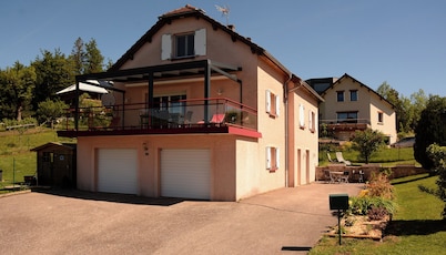 Single-storey furnished gite in the heart of the village