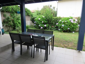 Outdoor dining -  St Charles Biarritz close to the beach and the Golf du Phare (Biarritz)