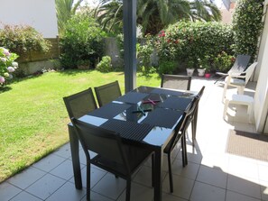 Outdoor dining -  St Charles Biarritz close to the beach and the Golf du Phare (Biarritz)