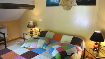 4 slaapkamers, een bureau, een strijkplank/strijkijzer, gratis wifi