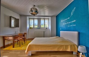 4 bedrooms, iron/ironing board, free WiFi, bed sheets