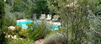 villa between sea and scrub