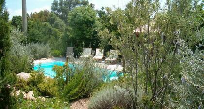 villa between sea and scrub