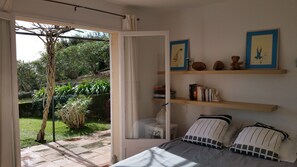 4 bedrooms, iron/ironing board, travel cot, WiFi