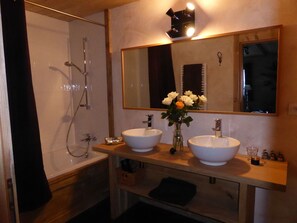 Bathtub, hair dryer, towels, soap