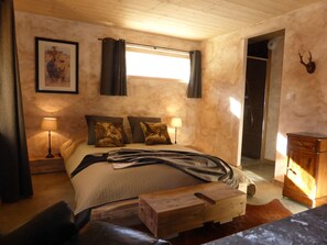 5 bedrooms, iron/ironing board, free WiFi, bed sheets