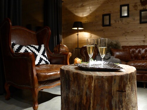 Chalet in a quiet location 5 minutes' walk from the town center 5 bedrooms 3 bathrooms/SDB