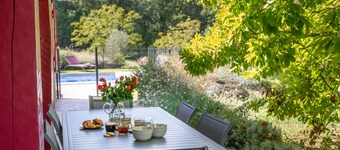 Country house 10 persons with air-conditioned rooms, heated pool 