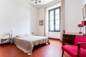 3 多间卧室、办公桌、熨斗/熨衣板、WiFi