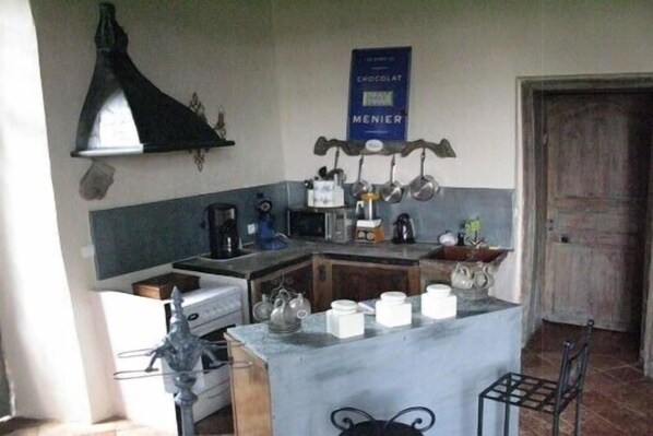 Interior - Cottage in the heart of Gascony, historic site of the Chateau de Lamothe Bezat (Boé)