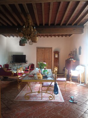 Dining - Cottage in the heart of Gascony, historic site of the Chateau de Lamothe Bezat (Boé)