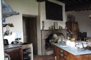 Interior - Cottage in the heart of Gascony, historic site of the Chateau de Lamothe Bezat (Boé)