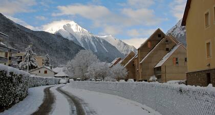 2* Meublé de Tourisme rental in Saint-Lary in a wooded park near the center.
