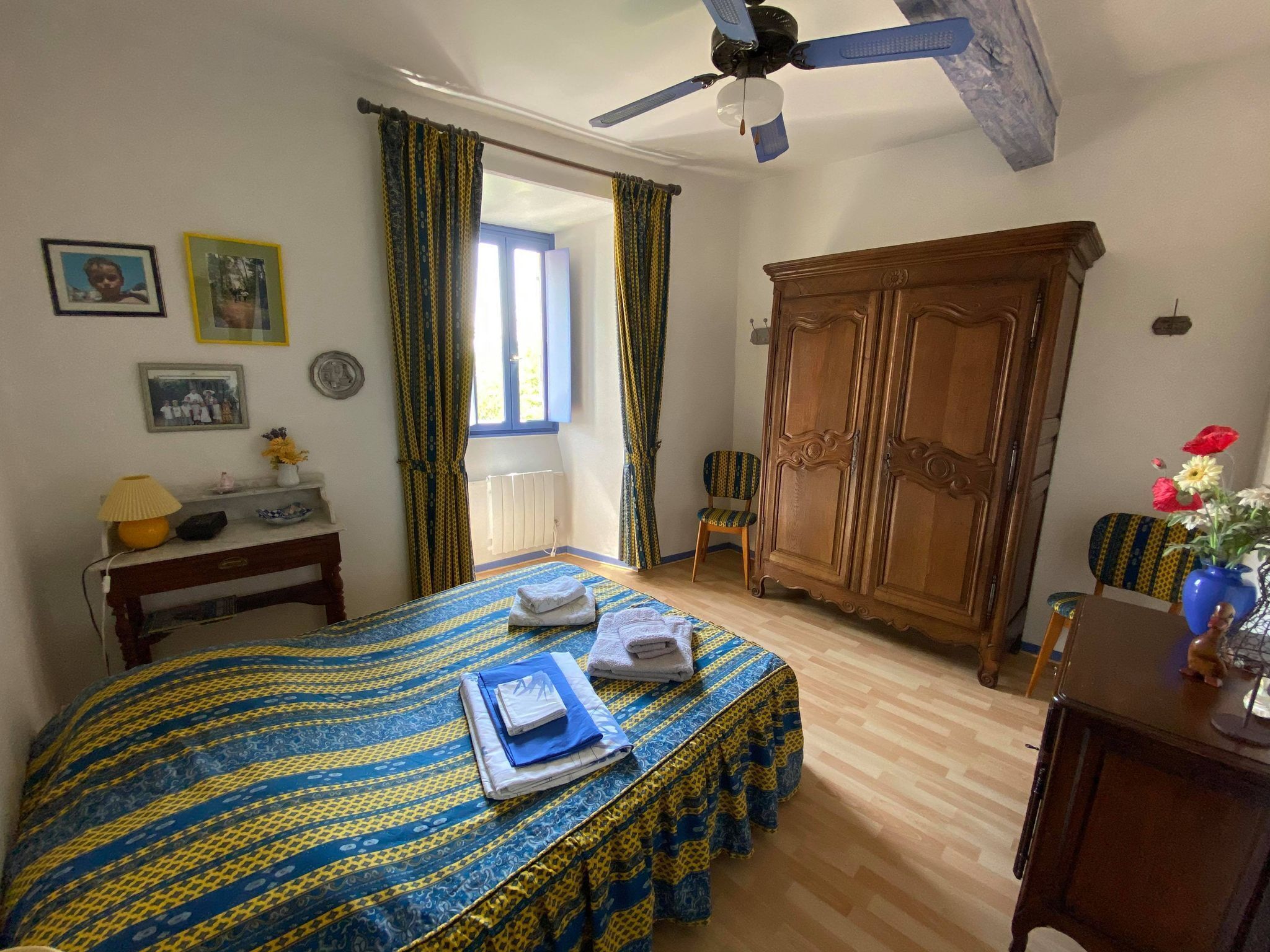 3 slaapkamers, een strijkplank/strijkijzer, reisbedje, wifi