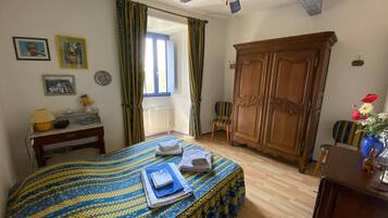 3 quartos, ferros/tåbuas de passar roupa, berço de viagem, Wi-Fi