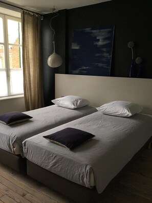 2 bedrooms, desk, iron/ironing board, travel cot