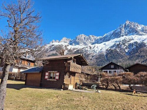 Typisches altes Holzchalet Chamonix Tal