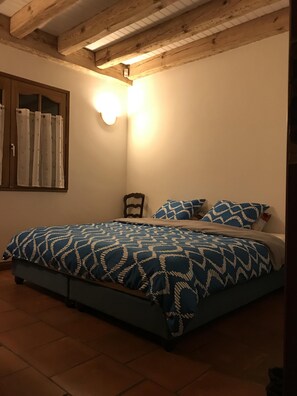 4 chambres, fer et planche à repasser, lit parapluie, Wi-Fi gratuit
